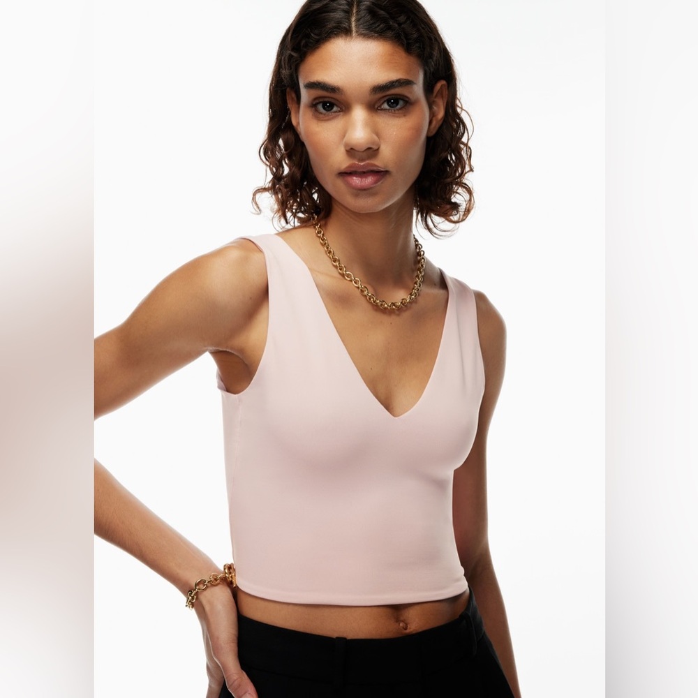 Aritzia Babaton Contour V-Neck Tank Poetic Pink M